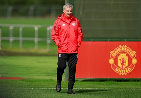 Mourinho tuyên bố không ăn mừng nếu Man Utd hạ Chelsea