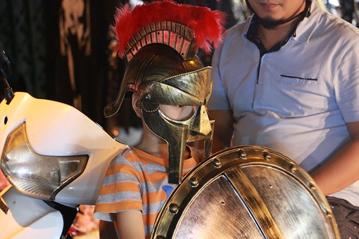 Đổ xô về Hàng Mã sắm đồ Halloween