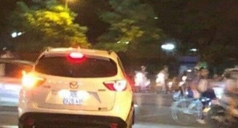 Tài xế Mazda CX5 chèn xe qua người lái xe taxi có nhiều tiền án, tiền sự