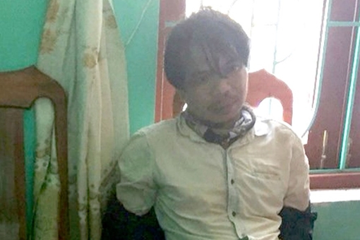 Bịt mặt, dùng súng khống chế CBNV Quỹ tín dụng cướp tiền