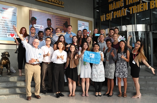 Đoàn sinh viên quốc tế tham quan, trải nghiệm tại Tập đoàn Tân Hiệp Phát