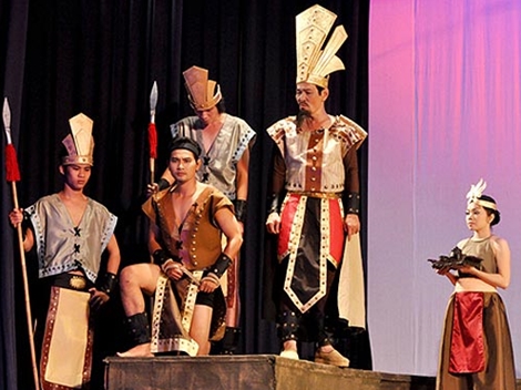 Xã hội hóa sân khấu: Đường xa gian nan