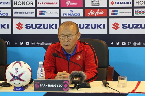Thầy Park "phản pháo" sau khi nhận chỉ trích từ HLV Myanmar