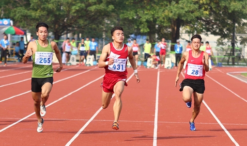 VĐV Ngần Ngọc Nghĩa “mở hàng” HCV cho thể thao Công an nhân dân