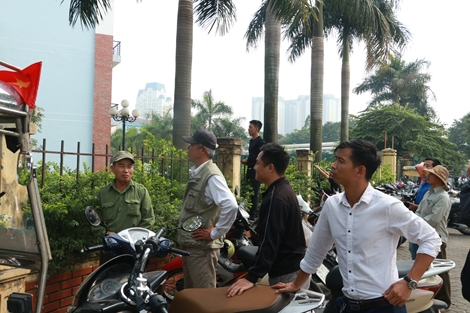 Nhiều người kéo đến trụ sở VFF vì không mua được vé online