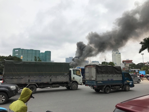 Cháy lớn cạnh trụ sở Liên đoàn bóng đá Việt Nam