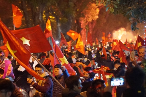 Hát vang khúc ca mừng chiến thắng của Đội tuyển Việt Nam