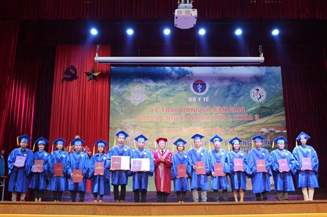 Bàn giao 14 bác sĩ trẻ về vùng cao, vùng sâu công tác