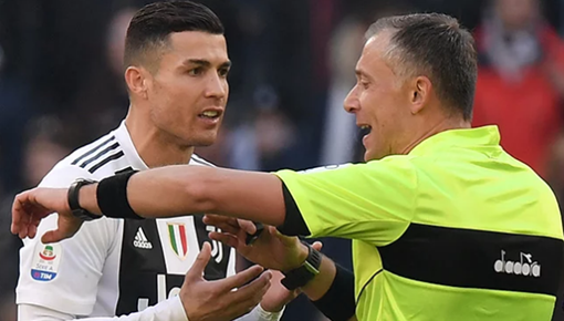 Ronaldo "cự nự" trọng tài nhưng ca ngợi VAR