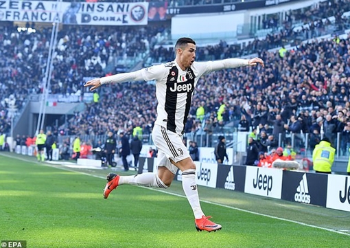 Ronaldo lập cú đúp, Juventus nối dài chuỗi trận bất bại