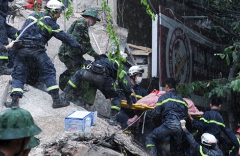 Bài 3: Sự hy sinh thầm lặng