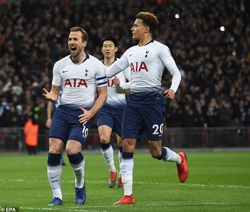 Nhờ VAR,  Tottenham thắng nhẹ hàng xóm