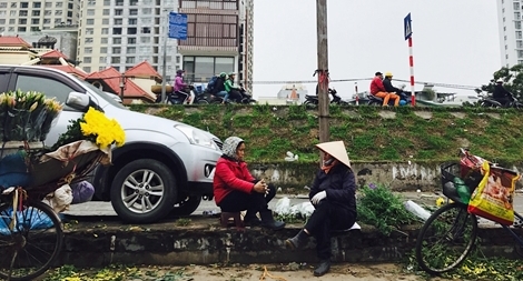 Nhọc nhằn mưu sinh trong mưa rét