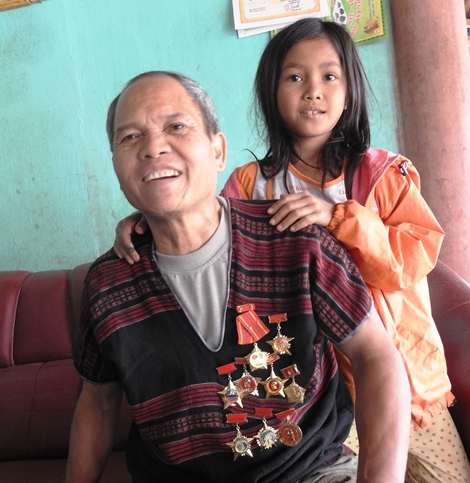 Tấm lòng vì dân của một già làng