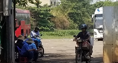Cần xử lý dứt điểm 2 bến “cóc” hoạt động bên Bến xe Miền Đông