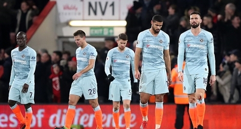 Chelsea thất bại tan nát trong ngày ra mắt của Higuain