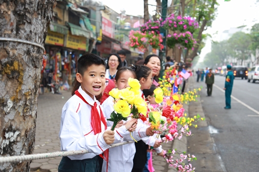 Người dân nồng nhiệt chào đón nguyên thủ Mỹ - Triều