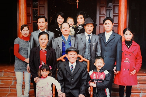 Chuyện tình kỳ lạ của cụ ông U90 và "cụ bà" kém... 40 tuổi