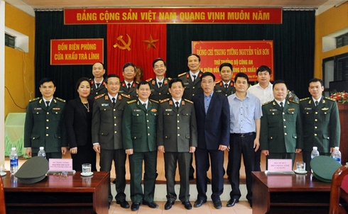  Thứ trưởng Nguyễn Văn Sơn làm việc với Đồn Biên phòng ở Cao Bằng