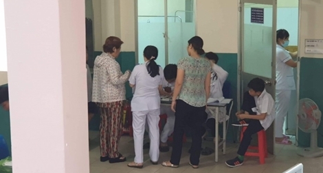 Thông tin về sức khỏe 44 học sinh tiểu học ăn nhầm bột thông bồn cầu