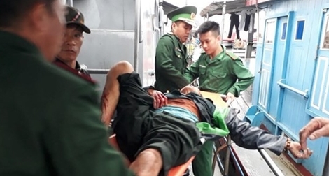 Tàu cá nổ bình ga giữa biển