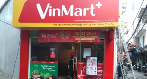 Cháy lớn tại cửa hàng VinMart