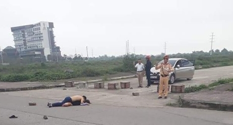 Khởi tố đối tượng dùng kéo đâm bạn gái tử vong rồi tự sát không thành