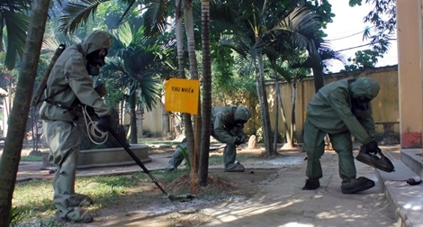 Những người đi "hóa giải" các vùng đất chết