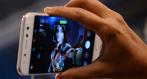 Smartphone giá rẻ làm gia tăng tội phạm hiếp dâm ở Ấn Độ