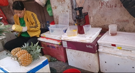 Cẩn trọng với chất lượng nước ép hoa quả vỉa hè