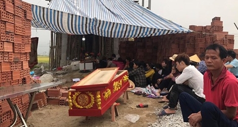 Vì 35 triệu đồng, chủ nợ dùng xẻng "xử" con nợ