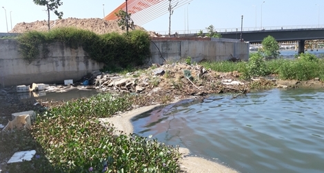 Sông Hàn bị ô nhiễm do nhà hàng tiệc cưới xả thải