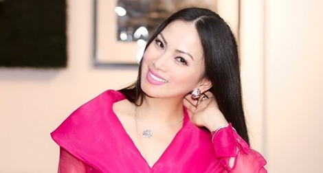 Ca sĩ Hà Phương: Làm điện ảnh vì không muốn là "bình hoa di động" bên chồng'