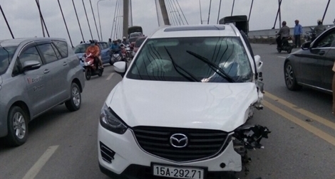 Tai nạn liên hoàn trên cầu Bính, 3 ô tô hư hỏng nặng