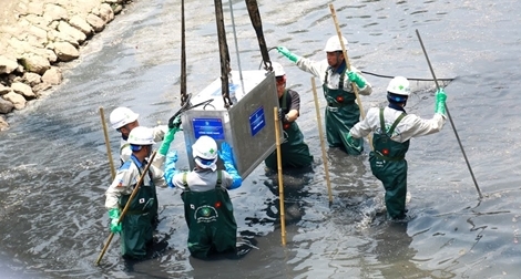 Hà Nội bắt đầu làm sạch sông Tô Lịch băng công nghệ nano
