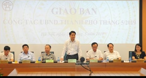 Chủ tịch TP Hà Nội yêu cầu thanh tra việc mua bán chất làm sạch hồ