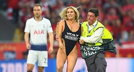 "Kiều nữ" phá đám trận chung kết Champions League 2019 là ai