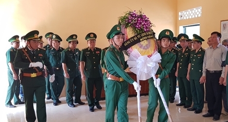 Nghẹn ngào tiễn đưa Thiếu tá Biên phòng Vi Văn Nhất về với đất mẹ