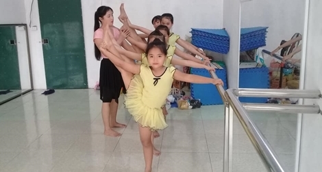 Cô giáo 8x đam mê với câu lạc bộ múa