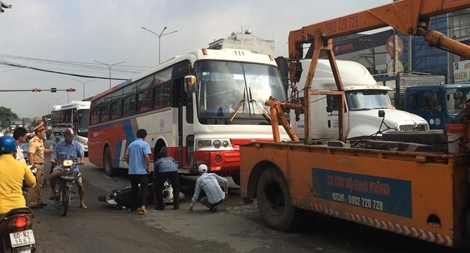 Xe chở công nhân gây tai nạn liên hoàn trên QL 51