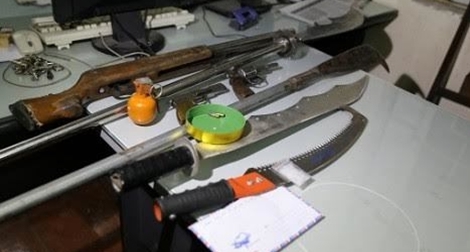 Triệt phá nhóm tội phạm, thu giữ nhiều súng, lựu đạn và dao kiếm