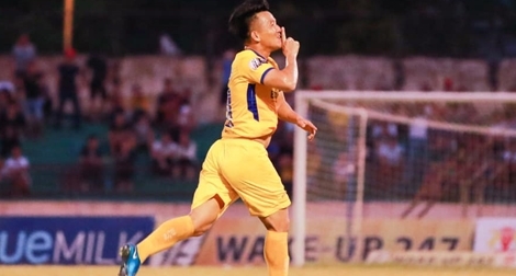 Hàng công tịt ngòi, HAGL ngã gục trên sân Vinh