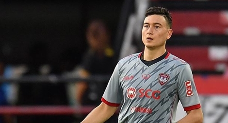 Thủ môn Đặng Văn Lâm về nước làm đồng đội của các huyền thoại bóng đá thế giới