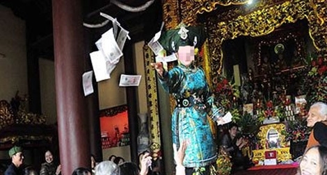 "Đồng cô, bóng cậu" và những màn kịch lừa đảo