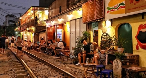 Cà phê đường tàu: An toàn đường sắt có bị “lãng quên”?