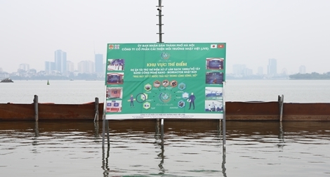 Nước hồ Tây đổi màu nhờ công nghệ Nhật Bản