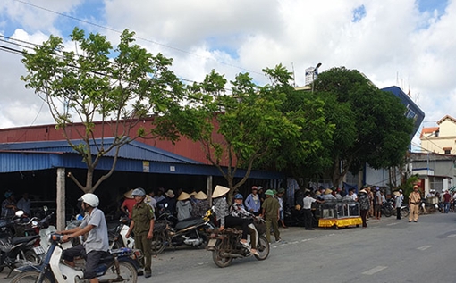 Vợ chết dưới kênh, chồng tử vong trong nhà với nhiều vết máu