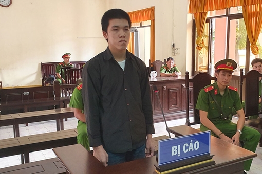 Giận vợ, chồng đổ xăng vào người đốt để cả 2 cùng chết 