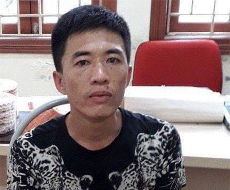 Ngáo đá dùng súng và dao khống chế một phụ nữ, làm một CSKV bị thương