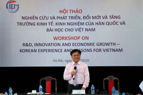 Chia sẻ kinh nghiệm về đổi mới và tăng trưởng kinh tế